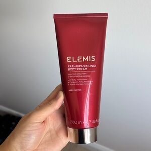 ELEMIS Frangipani Monoi Body Cream in Rich Red